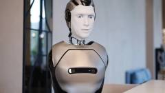Amint színpadra lépett, azonnal pofára esett az orosz humanoid robot kép