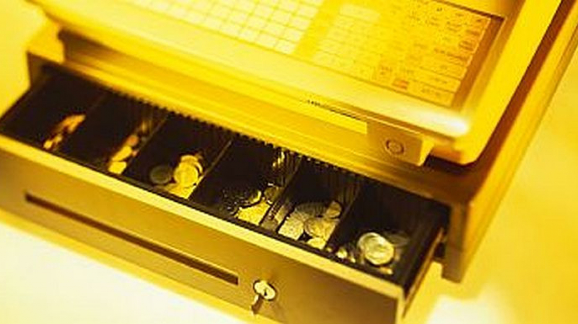 Technológiai trükközéssel sikkasztott 30 milliót egy boomer dohánybolti alkalmazott kép