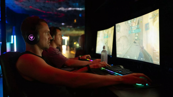 Az Egyesült Királyság katonáknak szervezett e-sport versenyt tart kép
