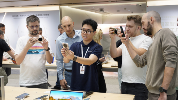 Jöhet a YOYO – Európába is elhozza saját AI-ját a Honor kép