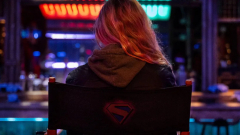 James Gunn megmutatta az első képsorokat a Supergirl-fimből, posztert is kaptunk a nagy előzetes előtt kép