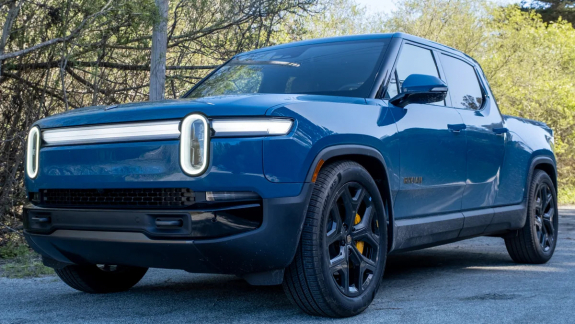 Visszaszól az autó: a Rivian saját AI-asszisztenst kap 2026-ban kép