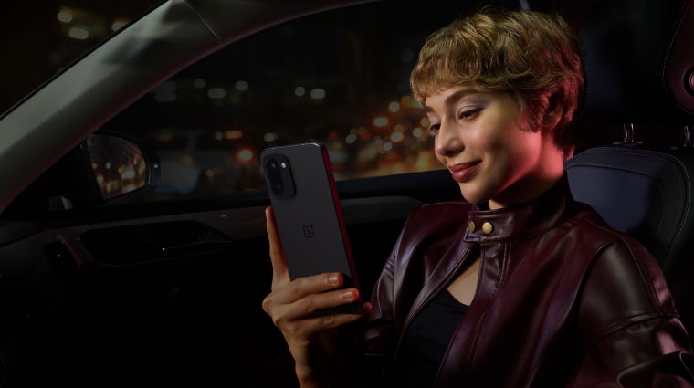 Itt a OnePlus 15R mobil, hogy versenybe szálljon a legnagyobbakkal kép