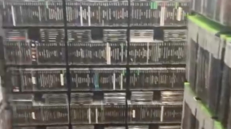 Ismerkedjetek meg a sráccal, akinek 12 ezer játék díszíti a szobáját bevezetőkép