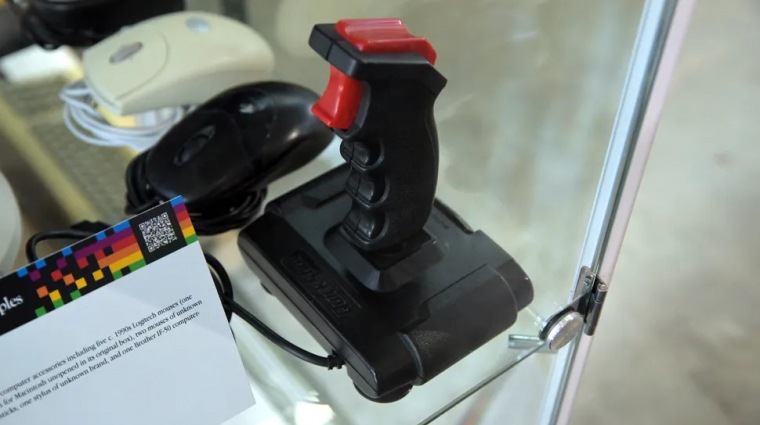 Visszatér az ikonikus QuickShot II joystick, méghozzá korhű formában kép