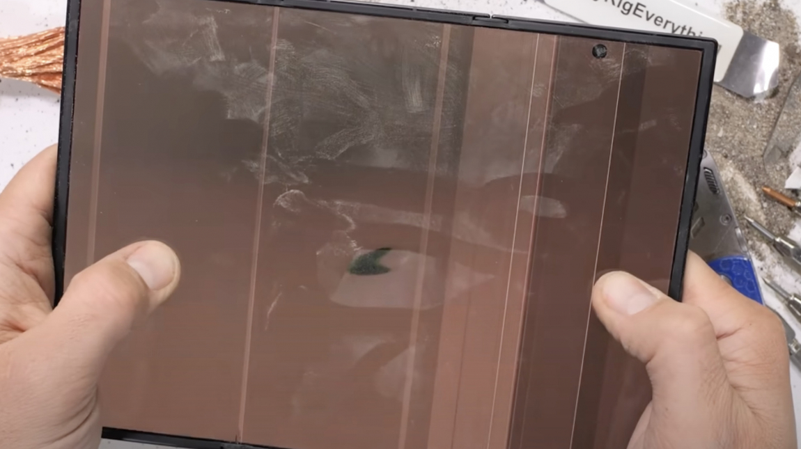 Így törik darabjaira a Samsung Galaxy Z TriFold kép