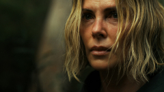 Befutott Charlize Theron új thrillerének trailere, nagyon izgalmasnak ígérkezik az Apex kép