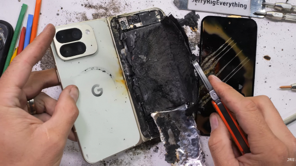 A Pixel 10 Pro Fold az év legkevésbé strapabíró telefonja a téma szakértője szerint kép