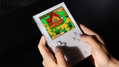 A luxus Game Boy rejtett touchpaddel érkezik, és már most előrendelhető kép