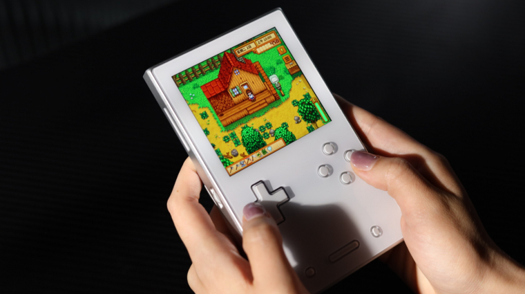 A luxus Game Boy rejtett touchpaddel érkezik, és már most előrendelhető kép