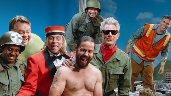 Johnny Knoxville-ék visszatérnek, jön az ötödik Jackass-mozifilm kép