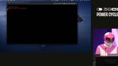 Egy hacker, rózsaszín Power Rangernek öltözve élőben törölt három rasszista weboldalt egy konferencia színpadán kép