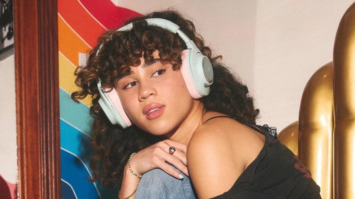 Egy töltéssel akár 100 órát is kibír a Fender első fejhallgatója kép