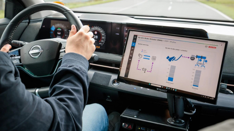 Mesterséges intelligencia a gyomrunk ellen, így csökkentené az autós rosszullétet a Bosch kép