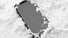 Így vigyázzunk telefonjainkra a hideg időben kép