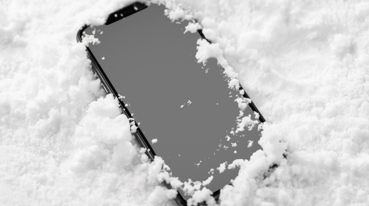 Így vigyázzunk telefonjainkra a hideg időben kép