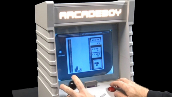 Egy játékrajongó árkád szekrényt csinált egy GameBoy-ból, és Kickstarterre vitte a projektjét kép