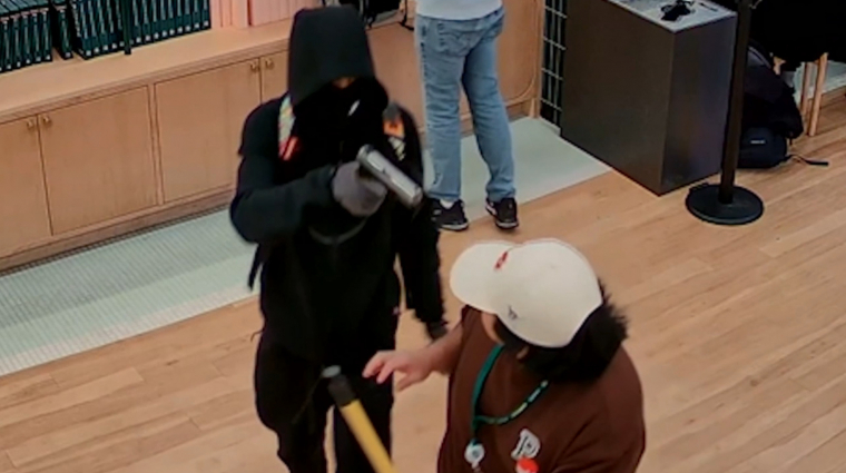 Fegyveres rablók vittek el 33 millió forintnyi Pokémon kártyát egy üzletből bevezetőkép