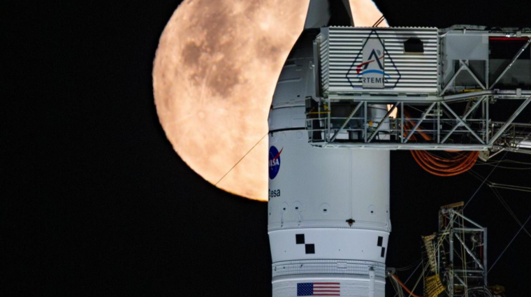 Csúszik az Artemis-2 holdmissziója, súlyos hibát találtak a rakétában kép