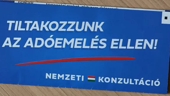 Sok más mellett a Mindmegette gasztrooldalon és a PC Gurun is futott a Tisza-adó konzultációs reklám kép