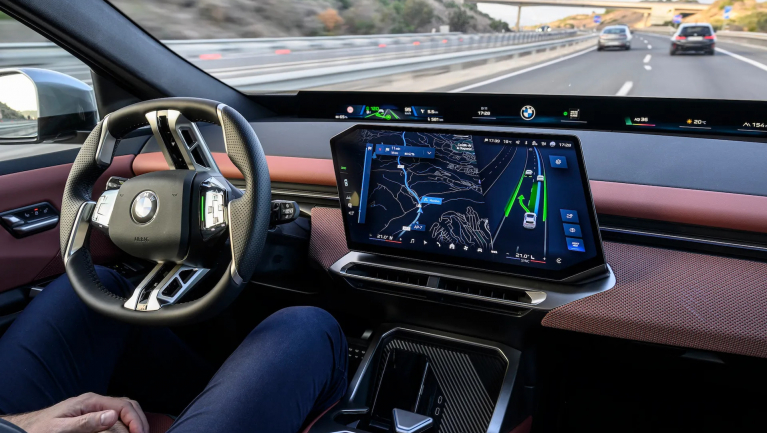 A BMW nem engedi el az előfizetéses extrákat a botrány után sem fókuszban