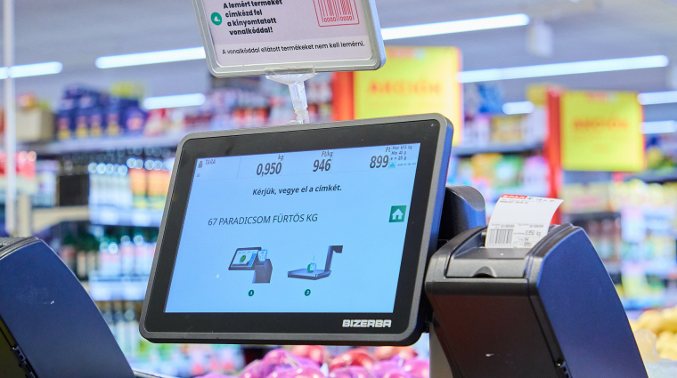 Okosmérleg figyeli a banánt a SPAR-ban, a jövő boltja Tatabányán kísérletezik kép