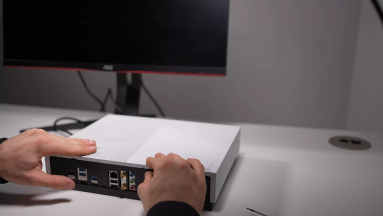 Ez az Xbox Series S valójában egy gamer-PC kép