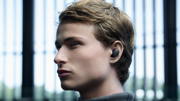 Kompromisszummentes hangzással és továbbfejlesztett zajszűréssel érkezik a Sony új fülhallgatója kép