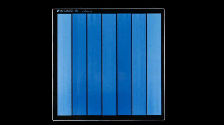 Üveglapra írja a jövőt a Microsoft, így 10 000 évig megmaradhat az adat kép