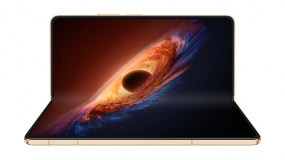 A HONOR Magic V6 brutális strapabírósággal támad, zipline-on is demonstrálták a hajlítható mobil erejét kép