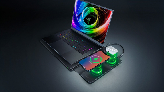 A Razer vezeték nélküli töltőket vasalt a 40 ezer forintos laptoptokjára kép