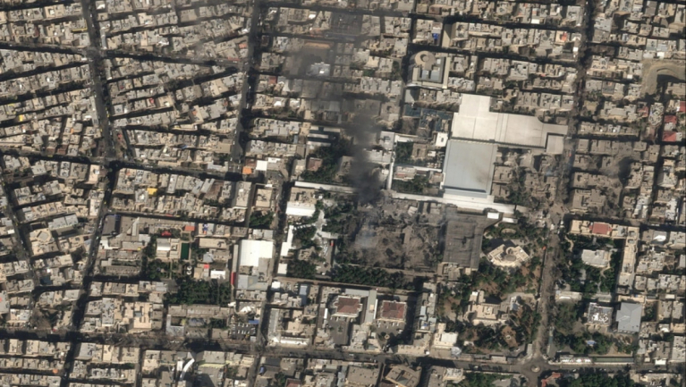 Műholdképeken a pusztítás - súlyosan megrongálódott Hamenei teheráni rezidenciája kép