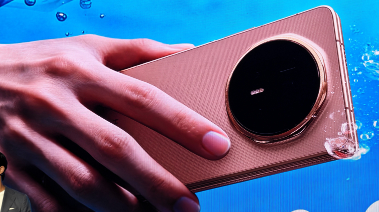 Kézbe fogtuk az aktuálisan legjobb hajlítható telefont, ilyen lesz a Honor Magic V6 kép