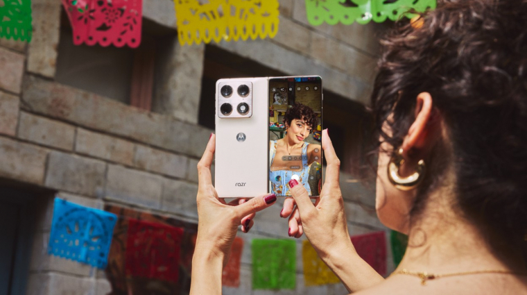 Brutális hardverrel érkezik a Motorola Razr Fold kép