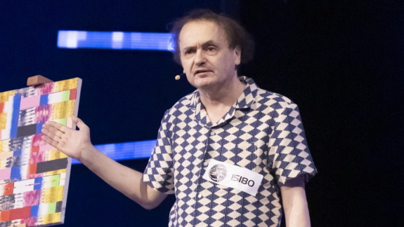 Tűzoltók törték rá az ajtót Galla Miklósra, kórházba szállították kép