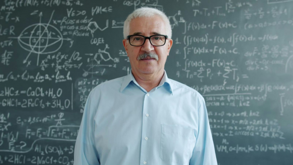 Elhunyt professzorok „véleményével” javít az AI kép