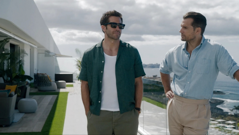 Bolond az a diktátor, amelyik nem hagyja, hogy Henry Cavill és Jake Gyllenhaal elvigyen tőle egymilliárd dollárt fókuszban