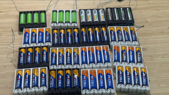 Ez a srác épített egy PC-t, ami ceruzaelemmel megy kép