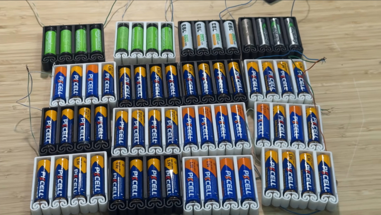 Ez a srác épített egy PC-t, ami ceruzaelemmel megy fókuszban