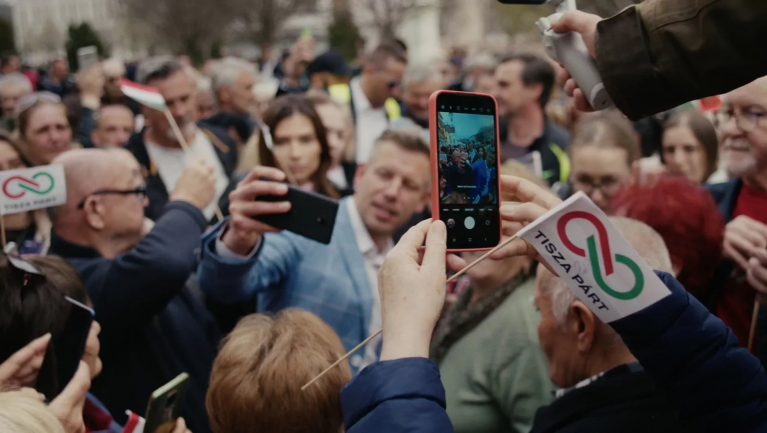 Húsvétkor ingyen nézhetitek meg Magyar Péter dokumentumfilmjét, a Tavaszi Szél - az ébredést fókuszban