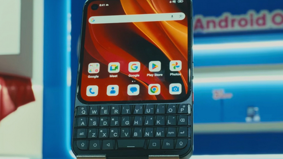 Már dátuma is van a BlackBerry-szerű Titan 2 Elite rajtjának kép