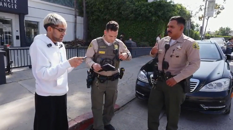 Egy streamerre még az utcán is ráküldték a rendőröket, amiből egészen meglepő szituáció kerekedett bevezetőkép