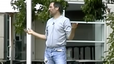 Kikerült egy 1999-es videó Steve Jobs-ról, amiben tisztán látszik a zsenije kép