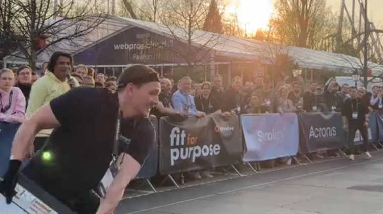 Az új kedvenc sportom a versenyszerű szerverhajítás bevezetőkép