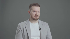 Több mint 200 milliót dobott össze az internet annak a nyomozónak, aki nyíltan beszélt a Tisza-szivárgás hátteréről kép