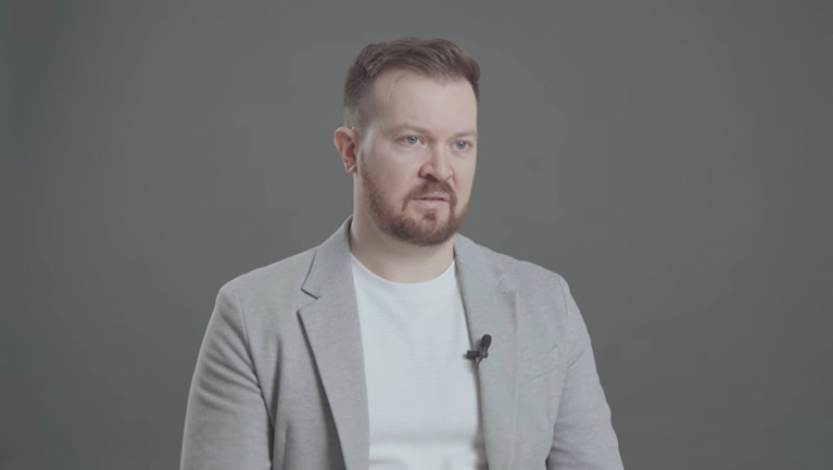 Több mint 200 milliót dobott össze az internet annak a nyomozónak, aki nyíltan beszélt a Tisza-szivárgás hátteréről fókuszban