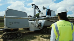 Négy robot segített napelemek telepítésében kép