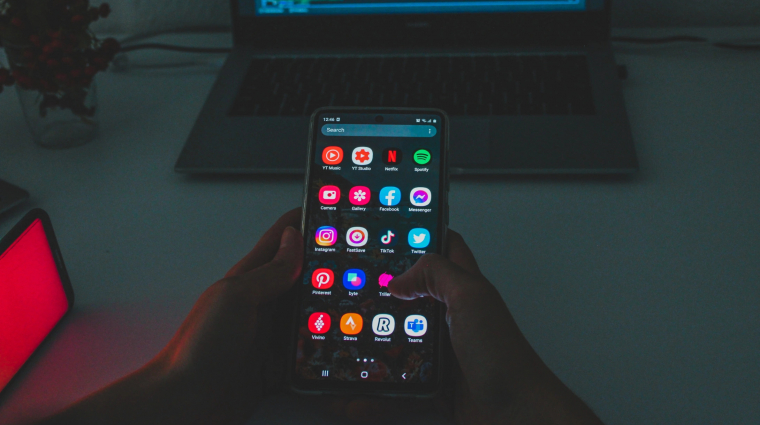 Kezdődik az androidos sideloadolás megszorítása, mutatjuk a bevezetés időrendjét kép