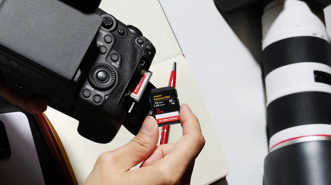 A SanDisk szimpla SD-kártyája 1 millió forintba kerül kép