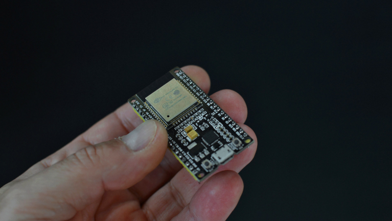 Egy egész Minecraft szervert épített egy srác a hobbisták kedvenc parányi processzorára fókuszban